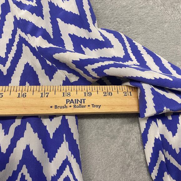 Lilly Pulitzer Top Womens Small Silk White Blue Chevron Popover Lightweight - Picture 5 of 9